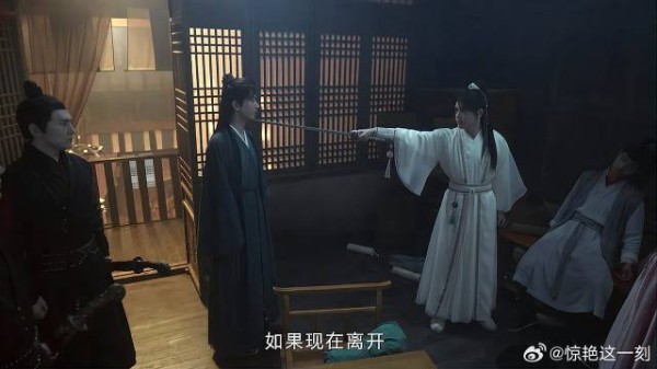 旺福被杀，方多病怀疑李莲花是凶手，持刀要抓他回宗门