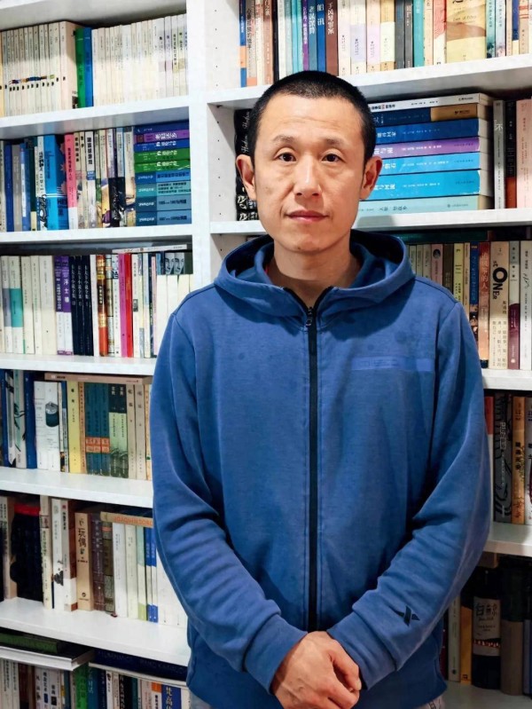打了19份零工后，他成了作家