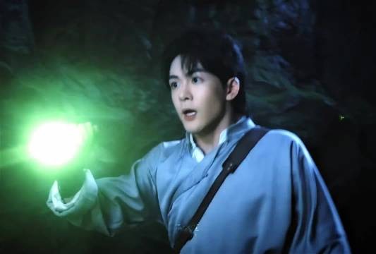 曾舜晞吴邪爷爷好带感,血色镜头氛围感封神