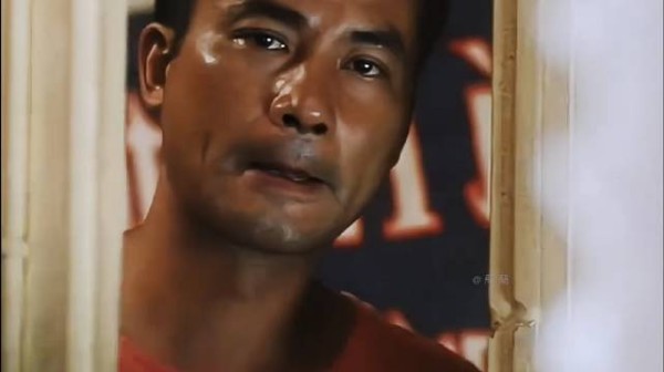 人人把他当傻子看待 ，殊不知却被美女看上