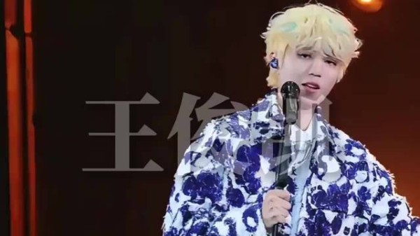 王俊凯一场演唱会唱28首全开麦，改编《妥协》出圈抬高内娱舞台标准