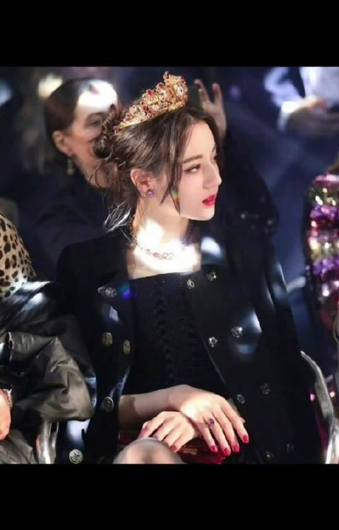 迪丽热巴vogue趣味预告