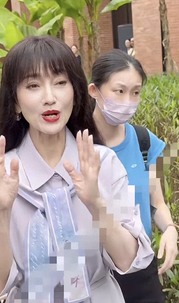赵雅芝景德镇浓妆拍摄，状态引热议
