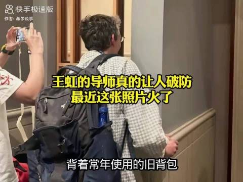且满脸笑意