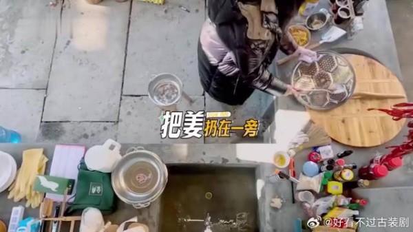 罗晋被问做家务，唐嫣下意识回应，姚晨一旁笑出声