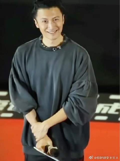 只要提到王菲，谢霆锋眉眼都在笑