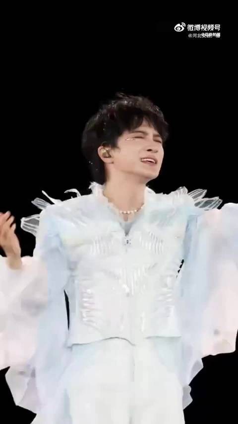 周深<a target=