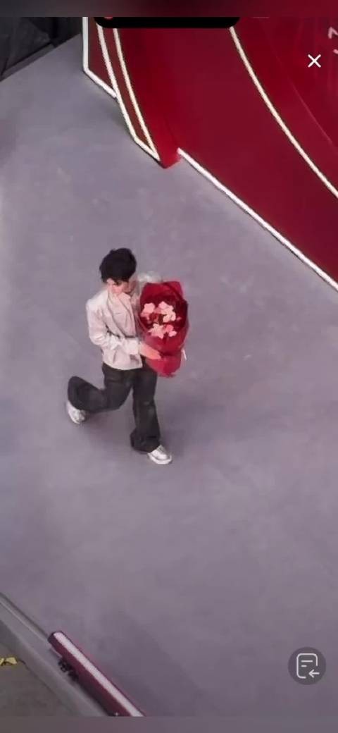 章昊粉丝见面会 全方位的在做pose 他怎么这么好哦