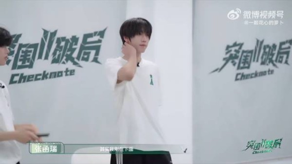 张函瑞放歌伴张桂源练舞，少年同行互相鼓劲