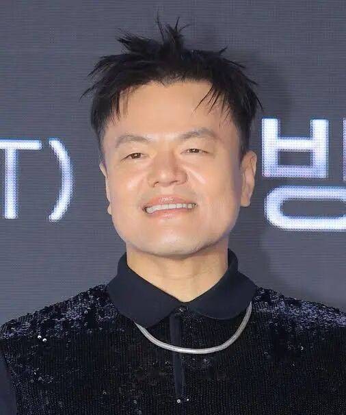 韩国最富有歌手54岁一身肌肉,自律最帅