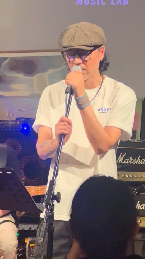 今天又去见了我那360度无死角的沪上大明星,喝一杯,敬当下