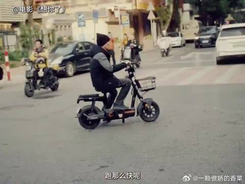 我有一个朋友,但我感觉ta更像是我的家人,是我亲自挑选的家人