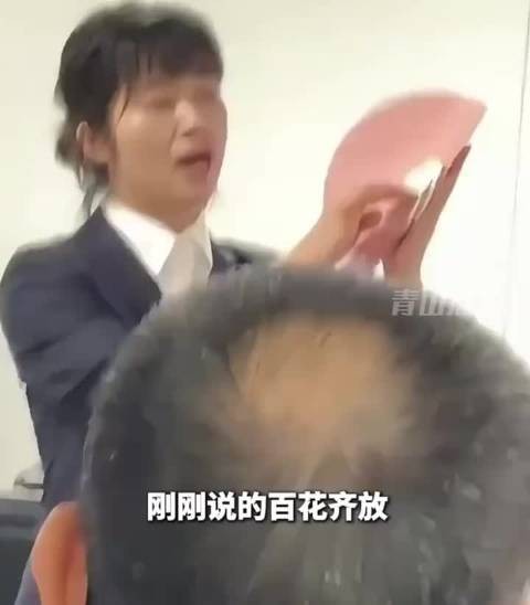 全国点钞冠军杨丽,展示花式点钞,这是我见过最美的花