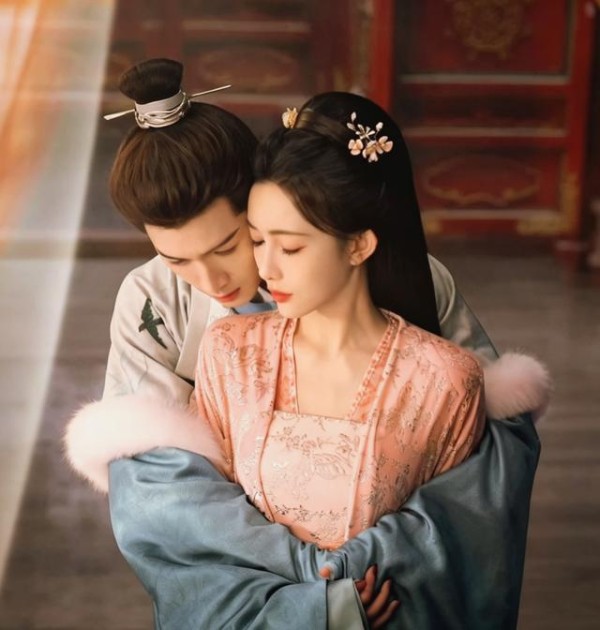 孟子义李昀锐10指紧扣,新剧CP营业诚意拉满,套路与真心谁能分清