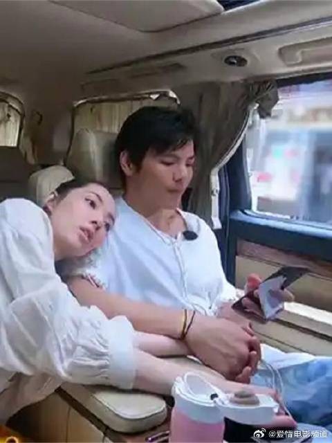 郭碧婷想喝奶茶，搂着向佐娇滴滴撒娇，太会拿捏男人丨我家小两口