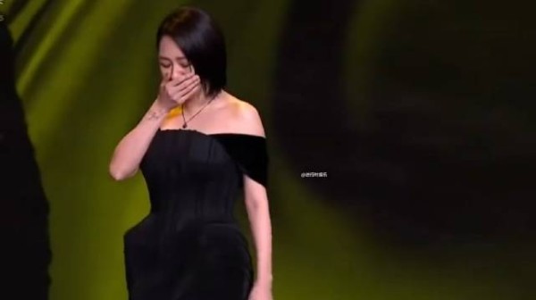 大S逝世一年多,小S终于绷不住了,后悔当初应该听妈妈的话