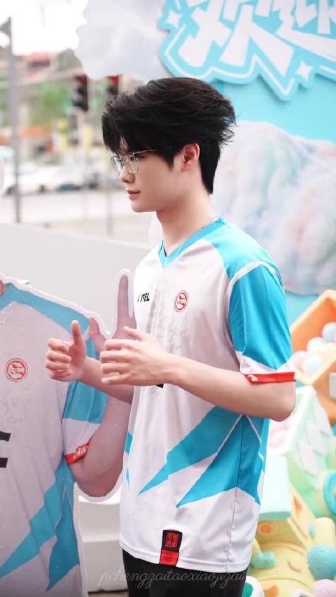 雨天也来打卡的@TEC33Svan- 听取帅声一片 今日也哥感十足