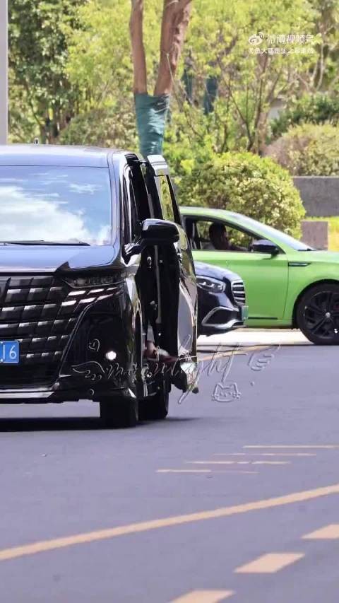 虞书欣空降AUBL赛场，门票售罄粉丝抢票难