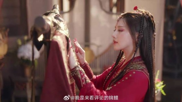 美女苦等尊上十年 时刻监督他的行踪,太变态了