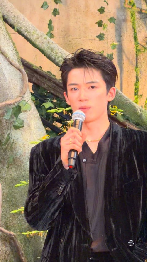 《花少8》媒体发布会, 王星越回应被墨西哥驻华大使馆点赞