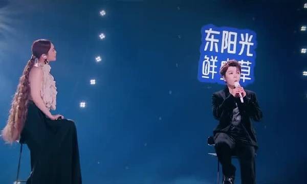 王栎鑫深v西装吹口哨,舞台氛围感拉满