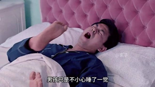 男孩只是睡了一觉，醒来后自己的手脚竟互换了位置