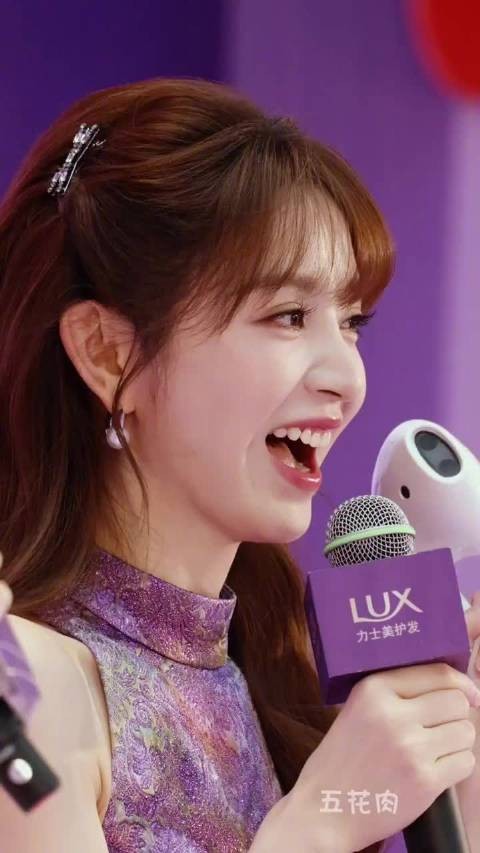 田曦薇今天好美的紫色鸢尾花公主!