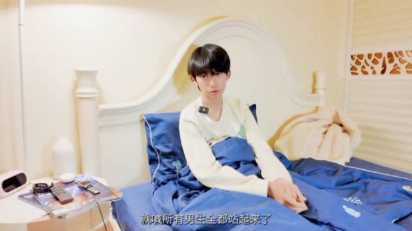 时代峰峻星探去小学扫楼逐个找练习生