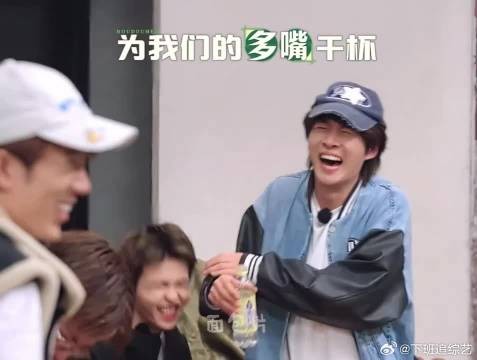 演我跟朋友一对视，就笑的不知天地为何物