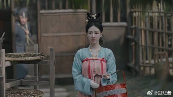 牡丹找到蒋长扬,看到他堕落成这样,不由得心疼起来