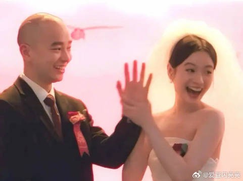 “只要意念不倒,太阳总有一天会被摇醒”
