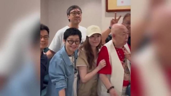 《少林足球》群星大合体，30人齐聚为大师兄庆生，周星驰姐姐露面
