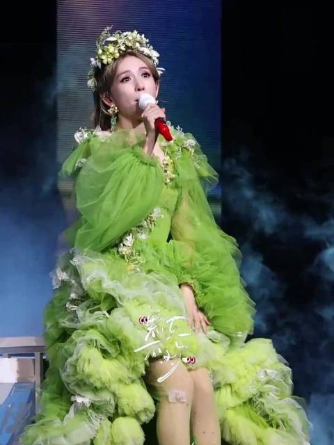 谢娜曾沛慈网传歌手歌王之战帮唱