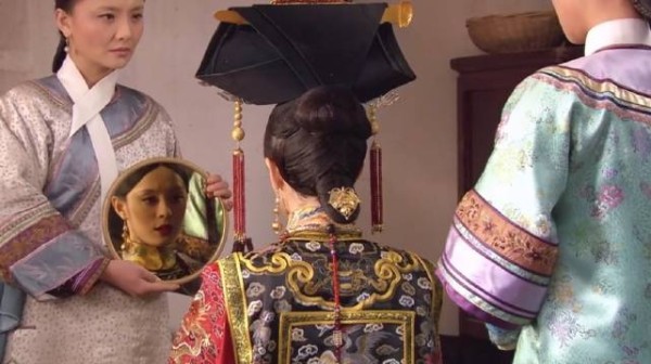 甄嬛黑化之路：十二次照镜子都有不同的隐喻