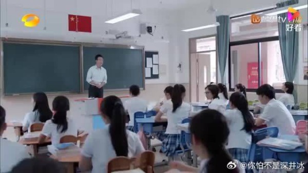 林妙妙考进文科班,一看班主任愣住,竟是自己小姨夫!