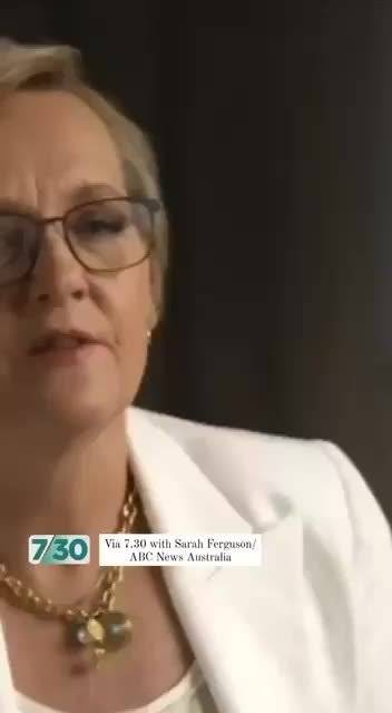 马科斯被问家族腐败,紧张笑声与结巴回应