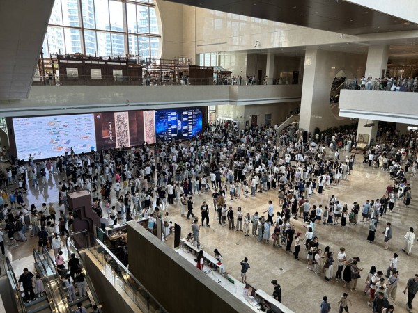 2万人入馆，排队4小时……圆明园兽首真迹来杭，热度爆了