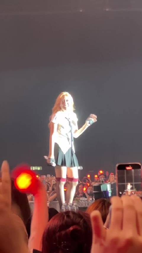从短发女高变成大明星