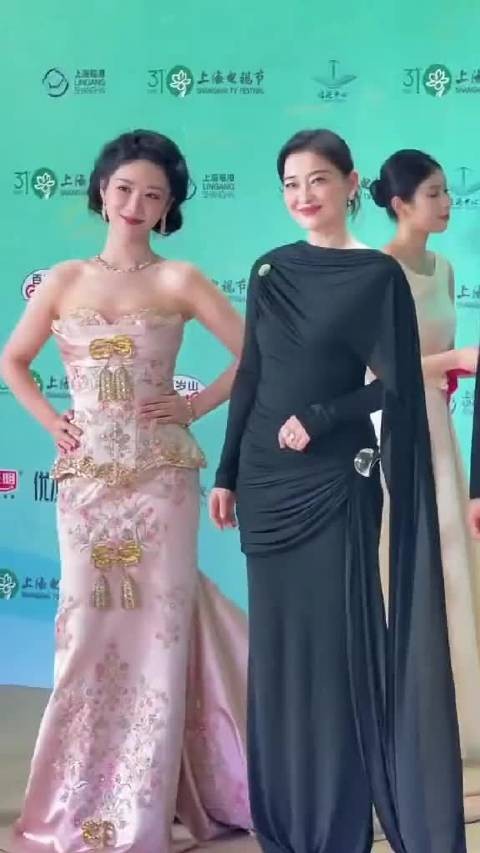 梅婷 杨紫 胡歌 同框亮相白玉兰红毯，几位这状态气质如何？