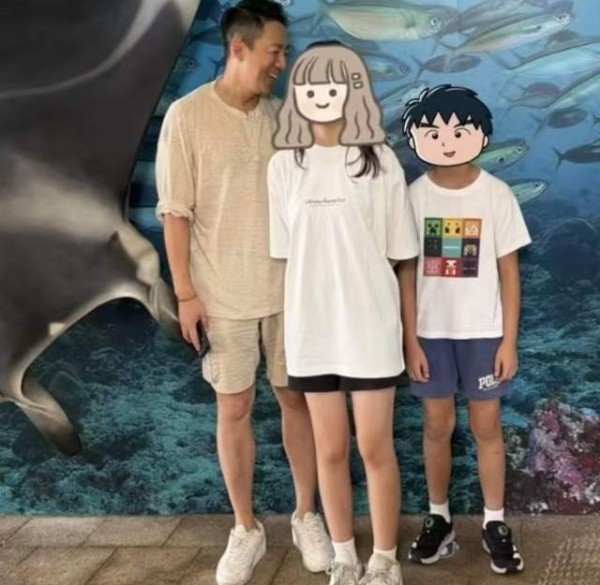 马筱梅妈妈真随和，陪小杨阿姨吃饭怕其孤单，帮忙照顾大S儿女