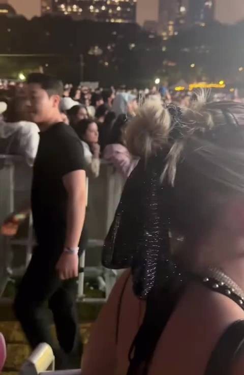 金冬天宁艺卓去看jennie演出!