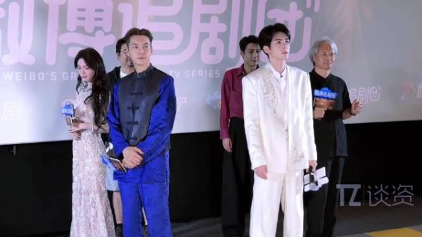 我们九门全员舞担来的 ,曾舜晞带头起舞,后面开团秒跟哈哈哈哈