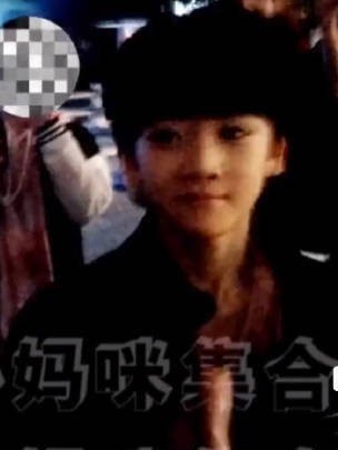 可是我觉得这个小东西就是我亲生的她是我肚子里掉下来的一块肉