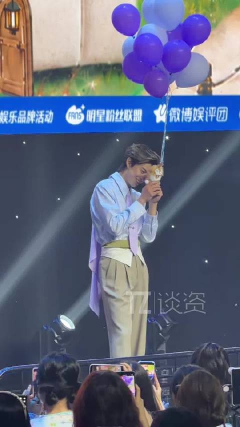 兄棣伙太热情了，给@王鹤棣_Dylan 整害羞了！