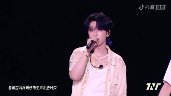 严浩翔《别怕变老》舞台cut 开头正确，音色绝配好好听！