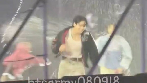 下雨了吗 ‪260802 BTS世巡 东卢瑟福演唱会Day2 ‪