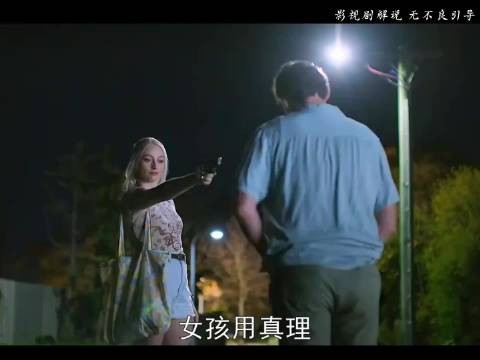 女孩拿出钳子，立马震惊坏人！