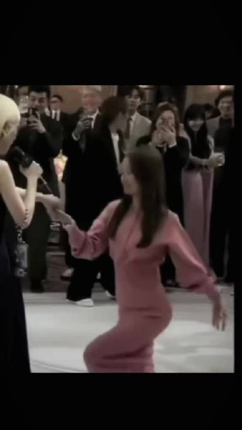 林心如霍建华结婚十周年 ，她跑向他的那个画面好像小说里的情节