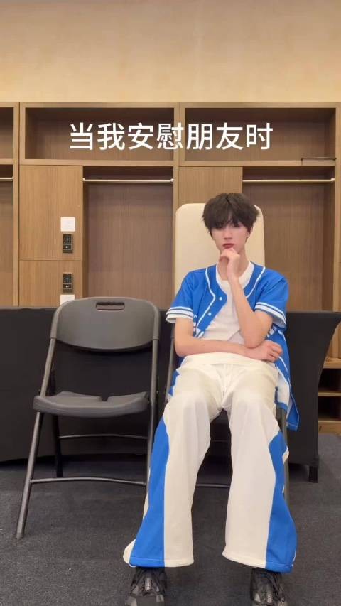 这个李煜东也太可爱了吧 就这么顶着这张帅脸搞抽象 也太萌了吧！
