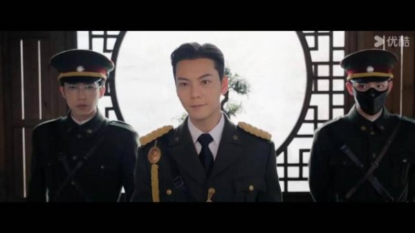 九门内斗却一致对外,老四出手而非铁爪钩